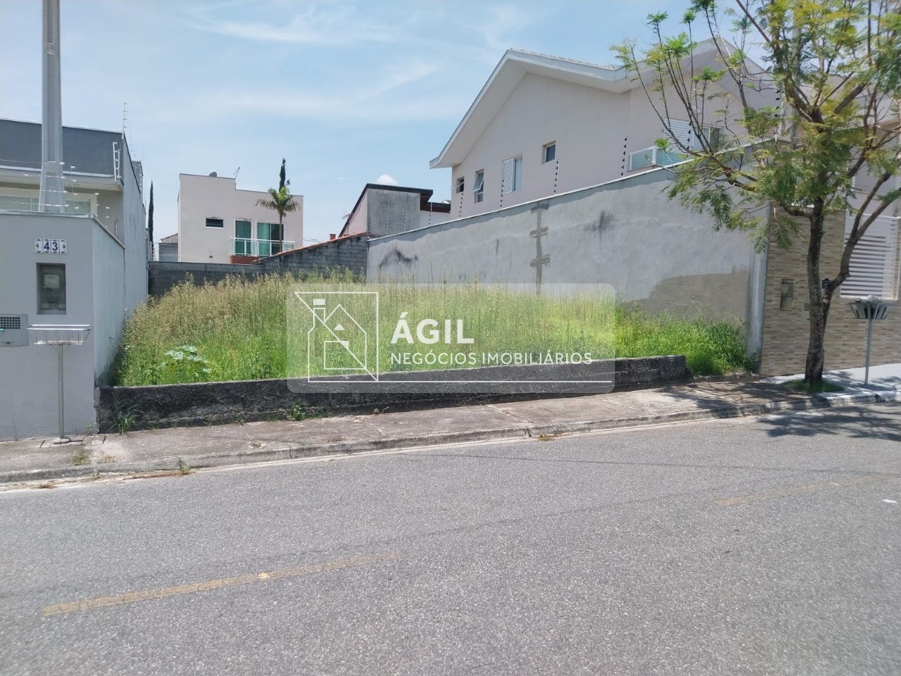 TERRENO A VENDA NO VILLA BRANCA- 250m²- JACAREI