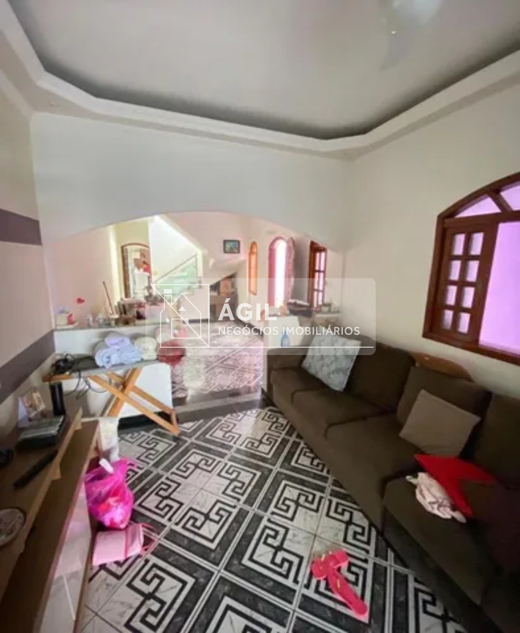 Casa sobrado a venda no Jardim das Cerejeiras - São José dos Campos - SP 3 dormitórios, sendo 1 com varanda espaçosa