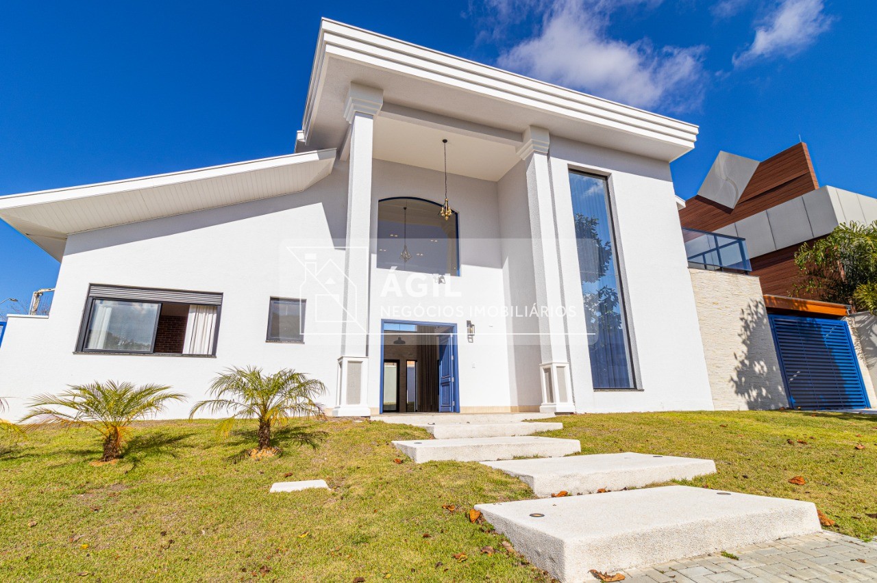 Vende-se Casa Sobrano com Piscina no condomínio Residencial Monte Carlo, Urbanova - São José dos Campos