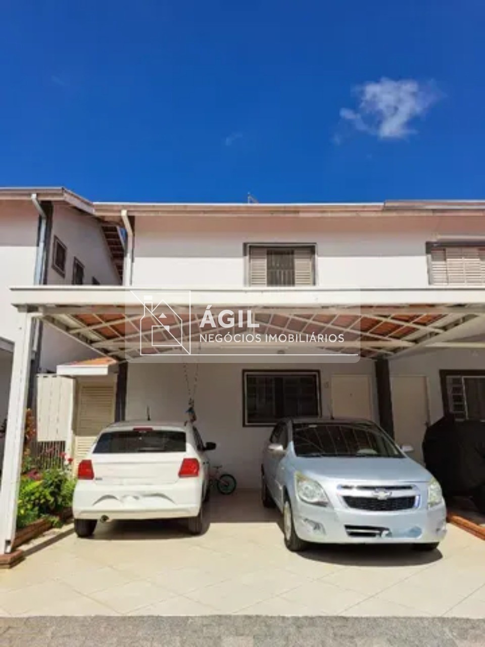 Vende-se Casa Sobrado no Condomínio Moradas Vista Linda, Vista Linda - Zona Leste - São José dos Campos