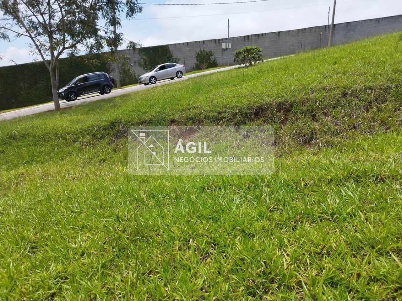 Terreno a venda no condomínio village parahybuna - paraibuna