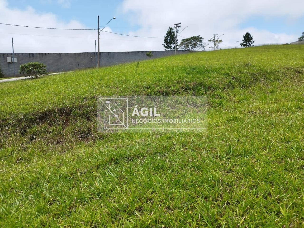 Terreno a venda no condomínio village parahybuna - paraibuna