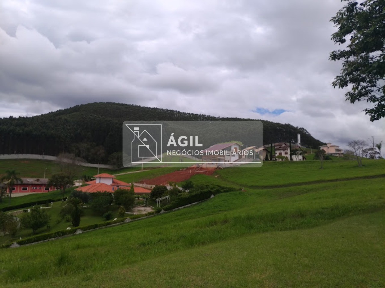 Terreno a venda no condomínio village parahybuna - paraibuna