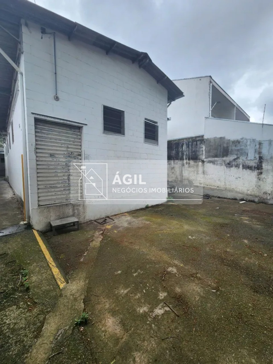 Galpão a venda de 163m² num terreno de 300m² no Parque Industrial,
