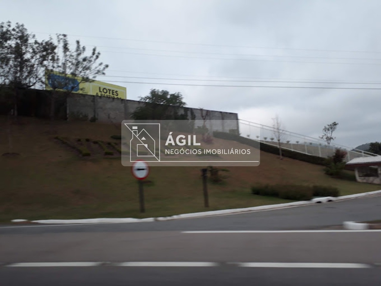 Terreno a venda no condomínio village parahybuna - paraibuna