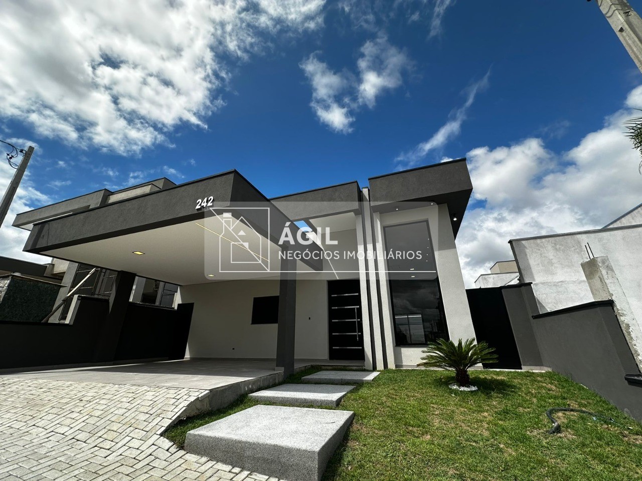 Casa térrea a venda com 3 dormitórios - Condomínio Reserva Rudá - São José dos Campos - SP A.T.: 250m² A.C.: 153m² 3 Dormitórios, sendo 2 suítes, to