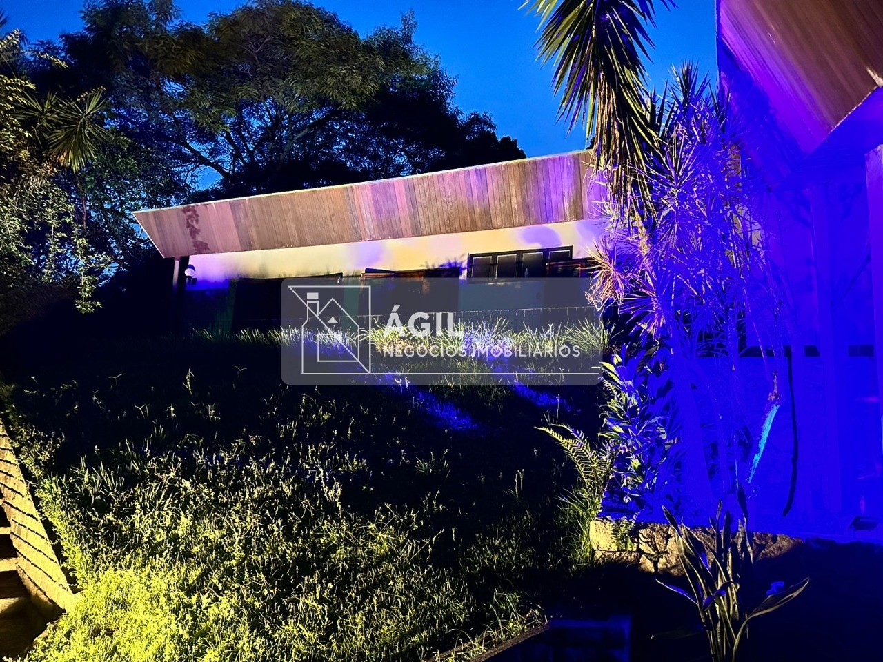 Aluga-se Casa Sobrado no Condomínio Quinta das Flores, Bosque dos Eucaliptos - São José dos Campos
