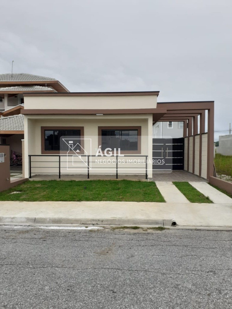VENDE -SE Casa térrea / Bosque dos Manacás / Jardim Jacinto / 03 dormitórios / 212m² / Jacareí Excelente casa no condomínio Bosque dos Manacás, com cô