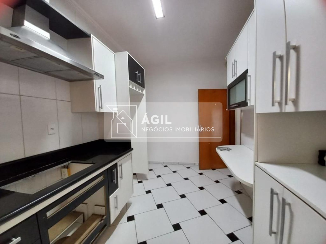Casa térrea 3 Dormitórios no começo do bairro Bosque dos ipês- SJC