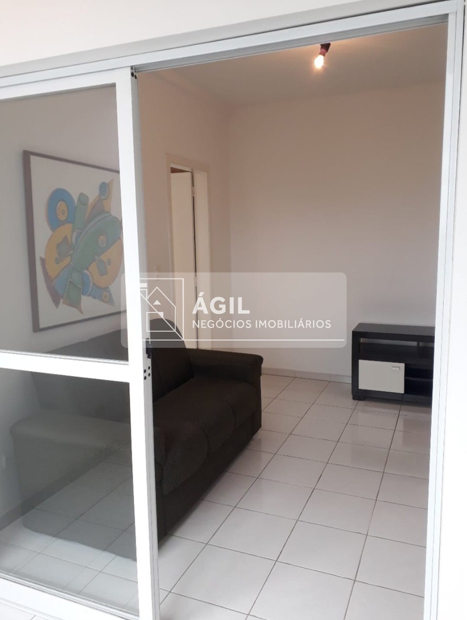 Aluga-se apartamento mobiliado na Av. Adhemar de barros -1 Suíte com cama e armário embutidos -1 Sala para 2 ambientes com mesa e cadeiras -1 Cozinha