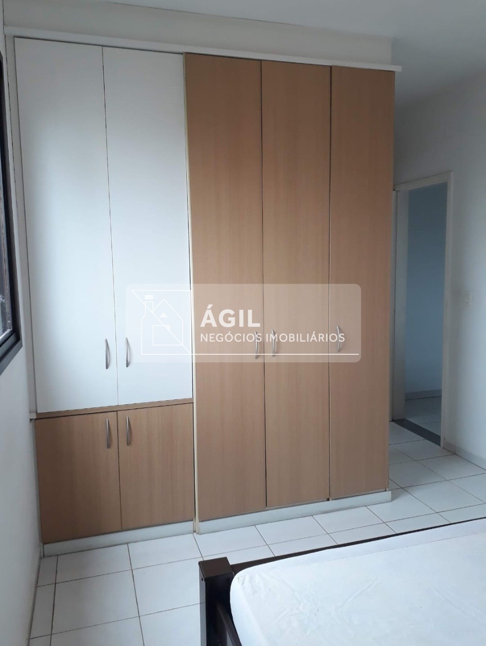 Aluga-se apartamento mobiliado na Av. Adhemar de barros -1 Suíte com cama e armário embutidos -1 Sala para 2 ambientes com mesa e cadeiras -1 Cozinha