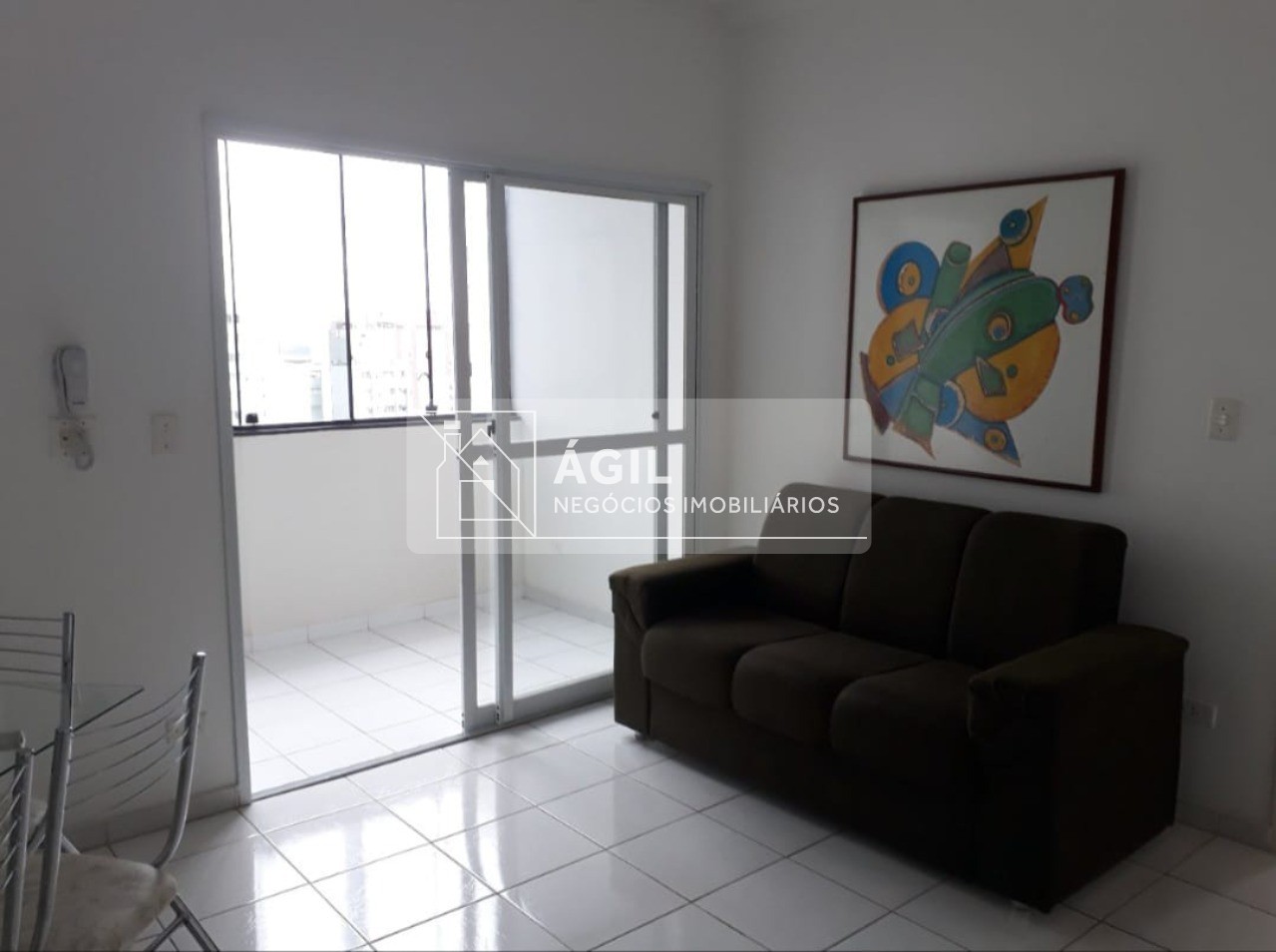 Aluga-se apartamento mobiliado na Av. Adhemar de barros -1 Suíte com cama e armário embutidos -1 Sala para 2 ambientes com mesa e cadeiras -1 Cozinha