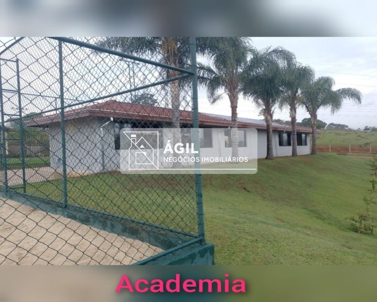 Venda de Casa/Sobrado no Condomínio Terras do vale em Caçapava-SP R$ 1.280.000,00 AC 160m² AT 300m² -3 Dorm/1 Suíte -4 Banheiros -2 Sala de jantar