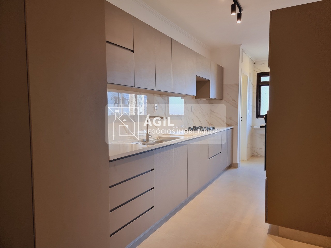 Vende-se apartamento de 3 dormitórios com suíte no Jardim Aquarius - São José dos Campos - SP - 92m² - 3 Dormitórios, sendo uma suíte, com armários