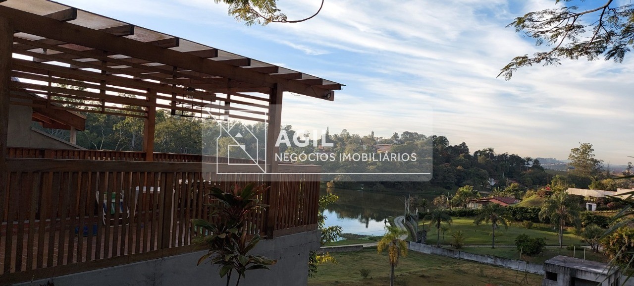 Casa em condomínio fechado em meio à natureza, Jacareí/SP