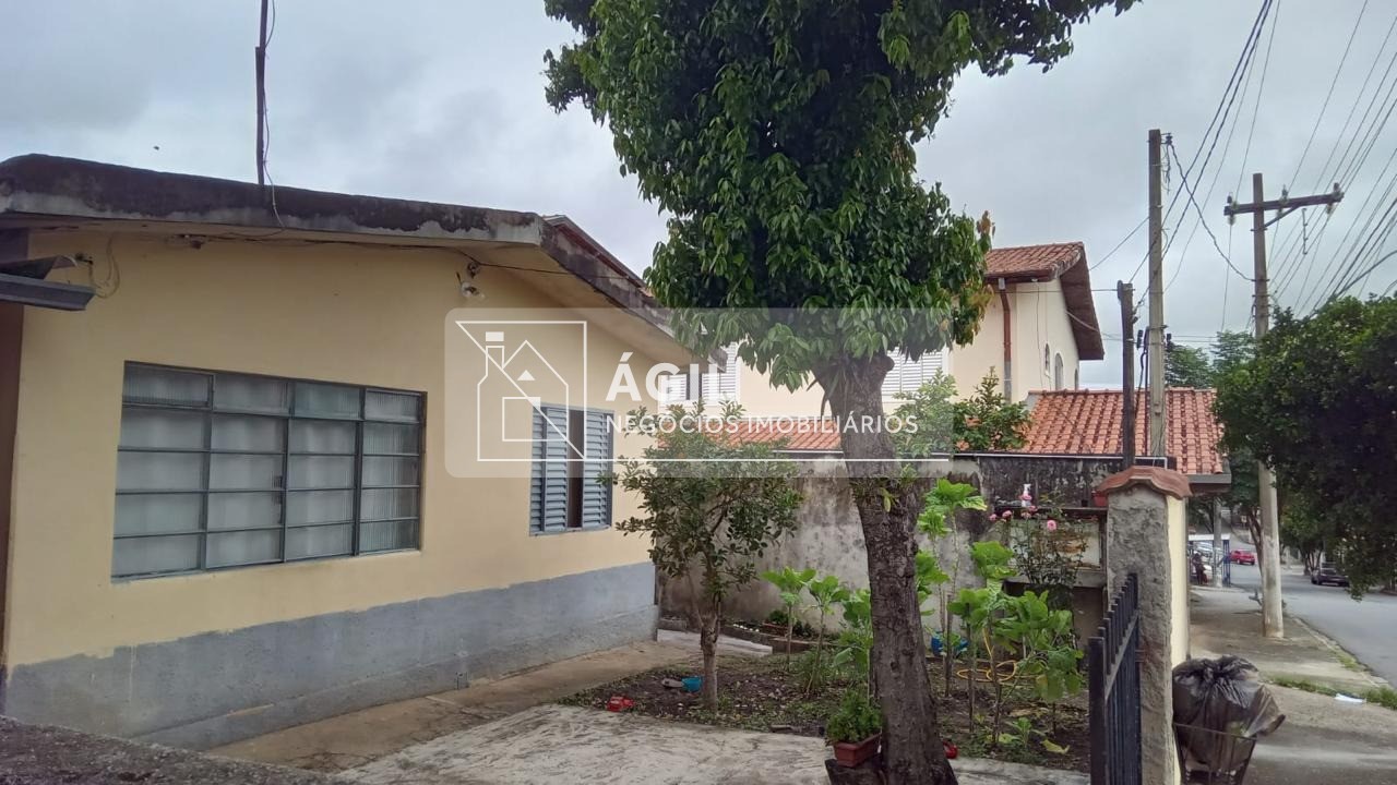 Vende-se Casa Vila Tesouro - São José dos Campos - SP 80m² Terreno 250m² 2 dormitórios 2 Banheiros Cozinha Sala ampla para 2 ambientes Despensa