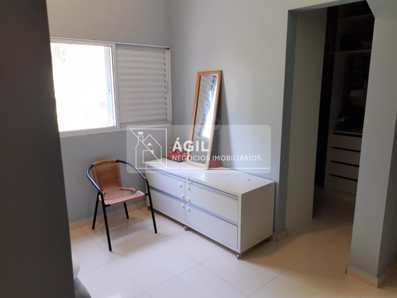 Casa em condomínio fechado em meio à natureza, Jacareí/SP