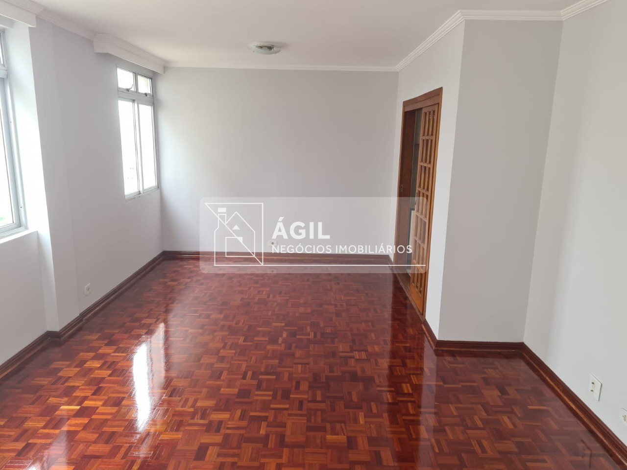 Alugo Apartamento com 3 Dorm/ 1 suite no Edifícios Sunset Apartamento -125m2 -3 quartos, sendo 1 suíte -1 banheiro social -1 lavabo na área de servi