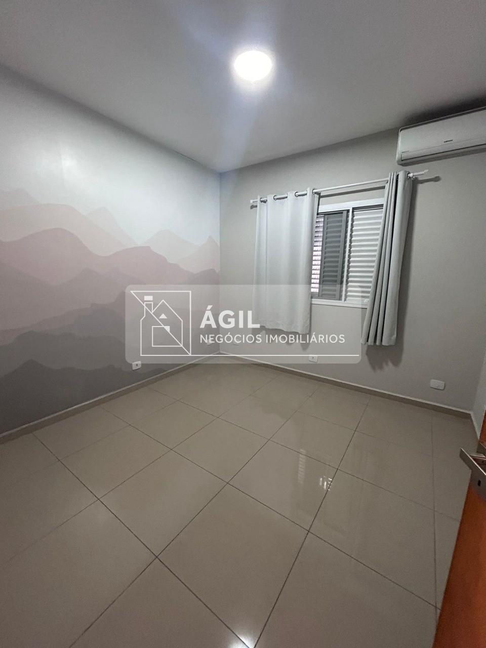 Vendo Casa residencial no Condomínios Crystal Park Jardim em Jacareí -270,00 m² construída -480,00 m² total -03 dormitórios sendo 1 suíte com closet