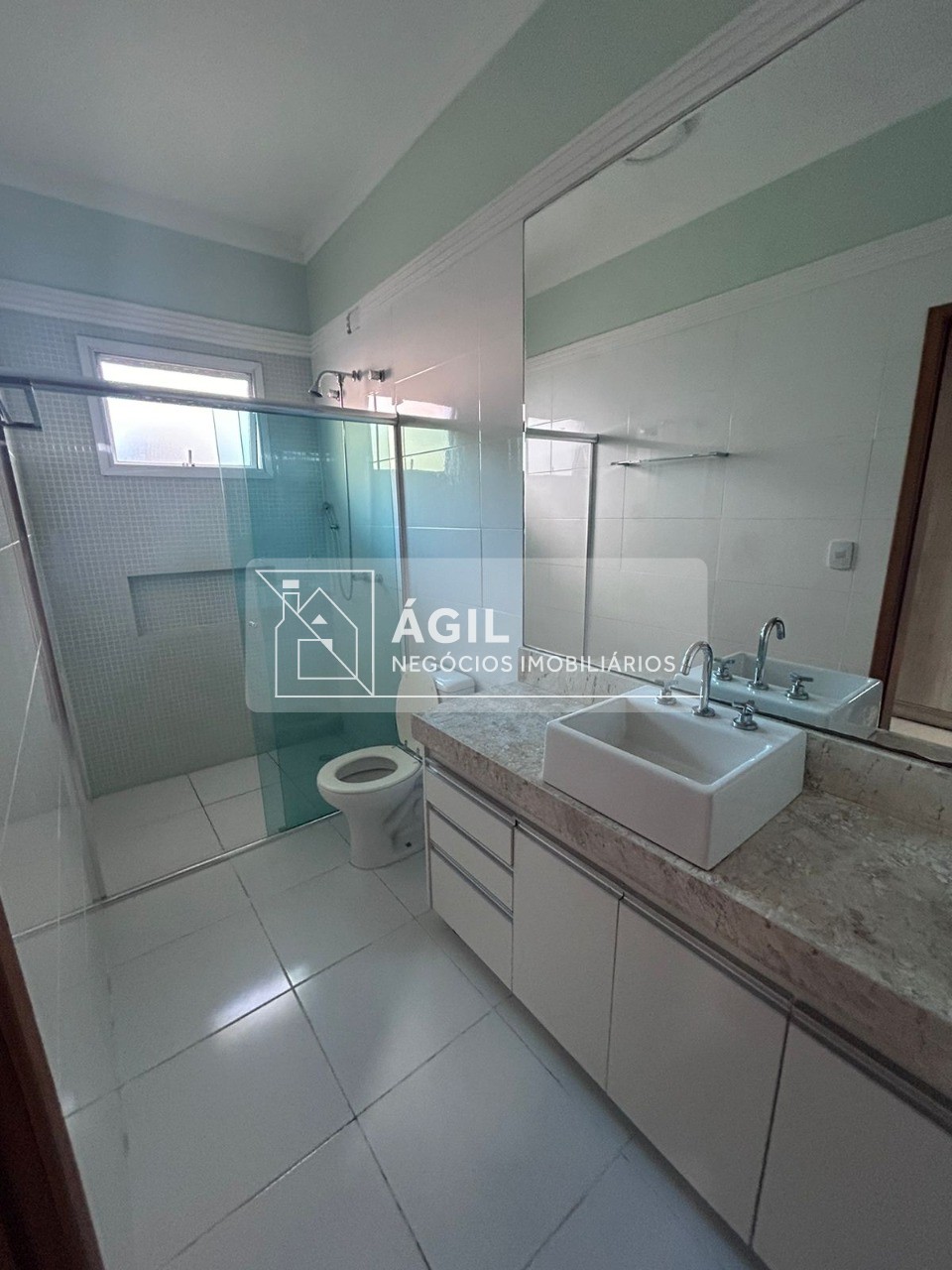 Vendo Casa residencial no Condomínios Crystal Park Jardim em Jacareí -270,00 m² construída -480,00 m² total -03 dormitórios sendo 1 suíte com closet