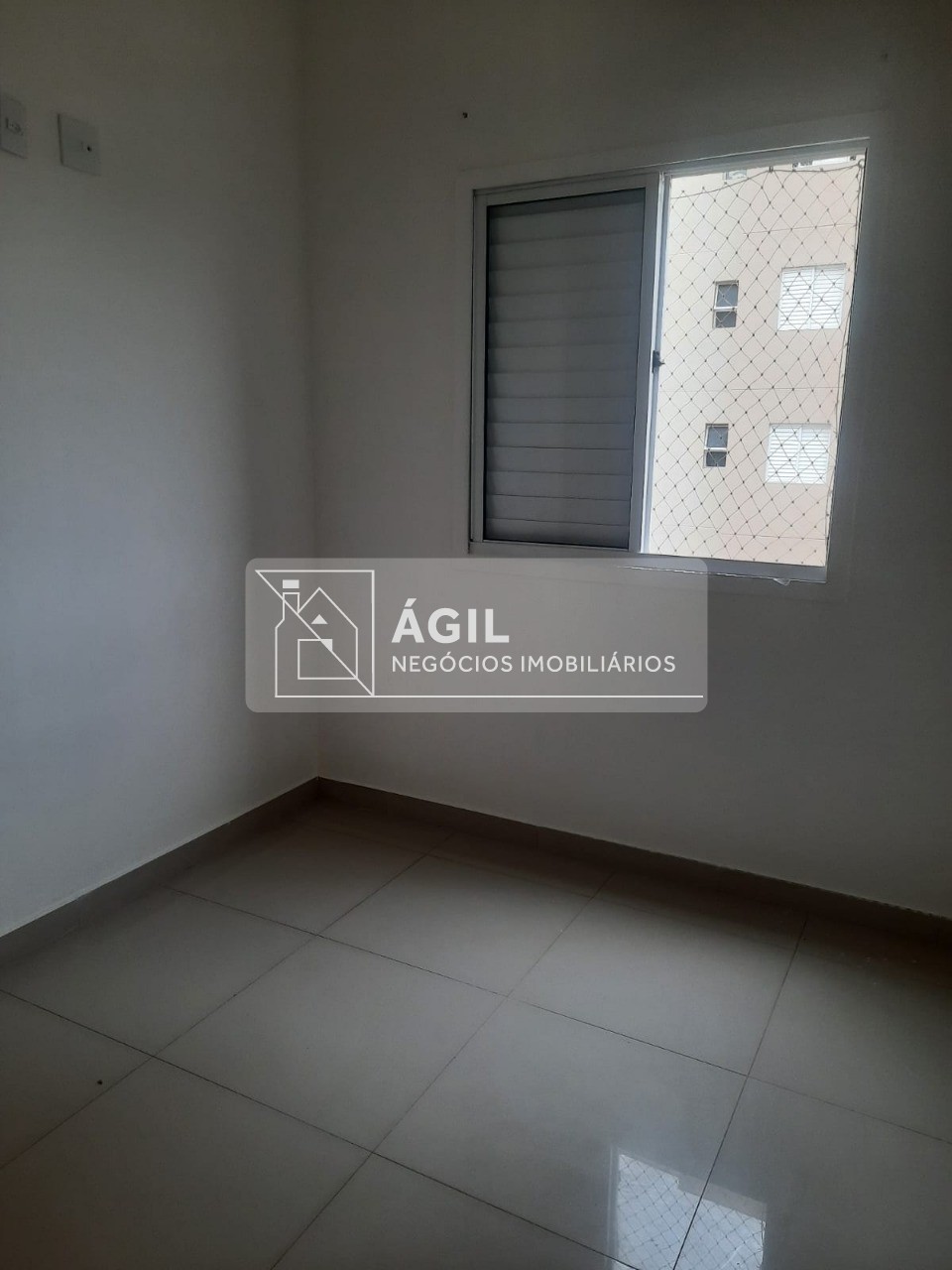 Aluga-se Apartamento no Max Clube no Jardim Ismênia - São José dos Campos