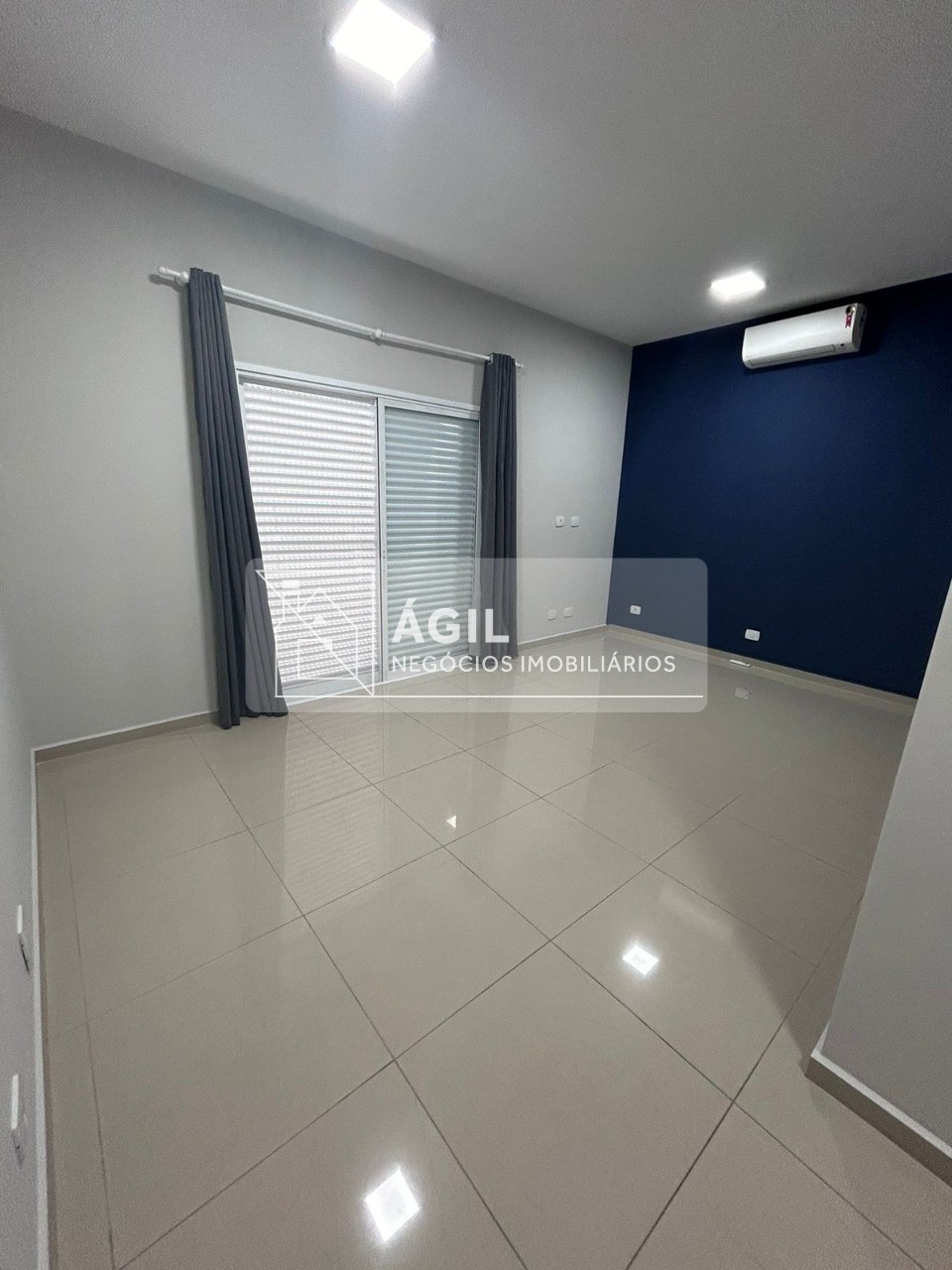 Vendo Casa residencial no Condomínios Crystal Park Jardim em Jacareí -270,00 m² construída -480,00 m² total -03 dormitórios sendo 1 suíte com closet