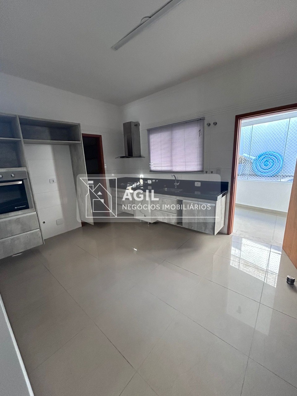 Vendo Casa residencial no Condomínios Crystal Park Jardim em Jacareí -270,00 m² construída -480,00 m² total -03 dormitórios sendo 1 suíte com closet
