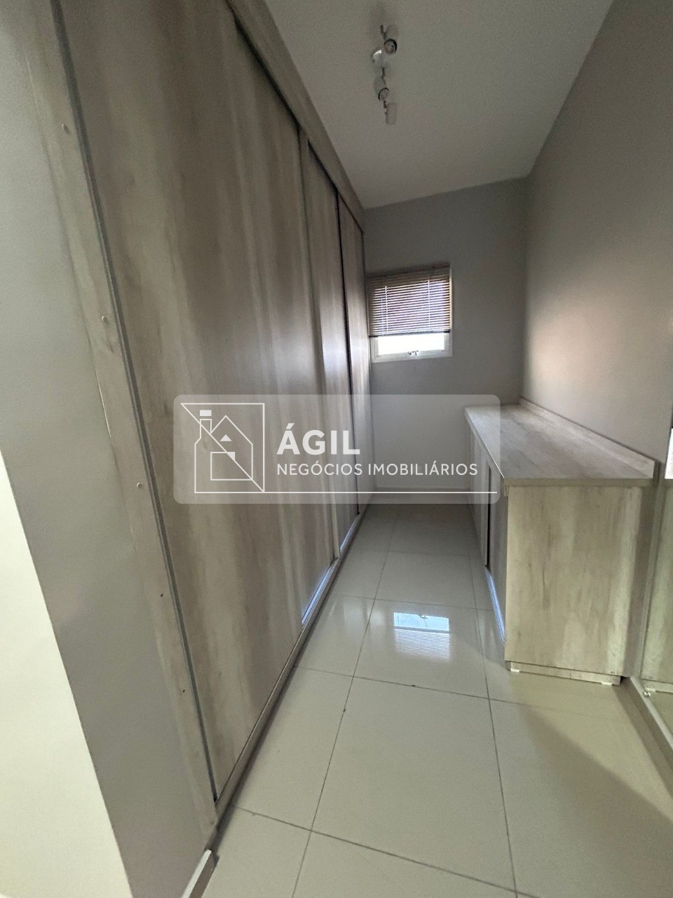 Vendo Casa residencial no Condomínios Crystal Park Jardim em Jacareí -270,00 m² construída -480,00 m² total -03 dormitórios sendo 1 suíte com closet