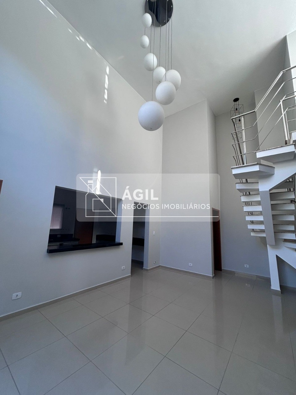 Vendo Casa residencial no Condomínios Crystal Park Jardim em Jacareí -270,00 m² construída -480,00 m² total -03 dormitórios sendo 1 suíte com closet
