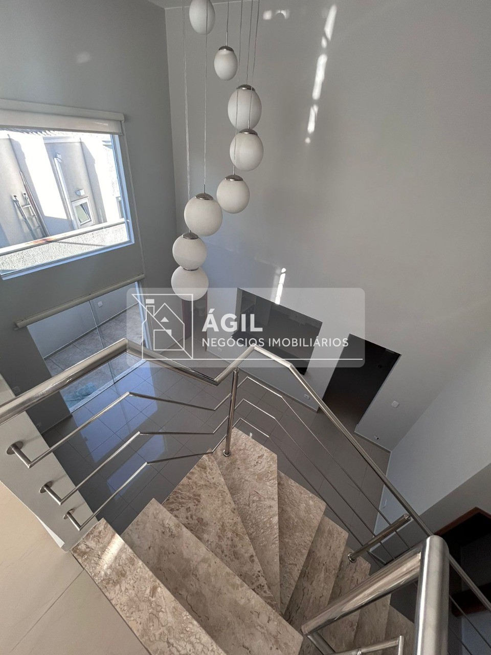 Vendo Casa residencial no Condomínios Crystal Park Jardim em Jacareí -270,00 m² construída -480,00 m² total -03 dormitórios sendo 1 suíte com closet