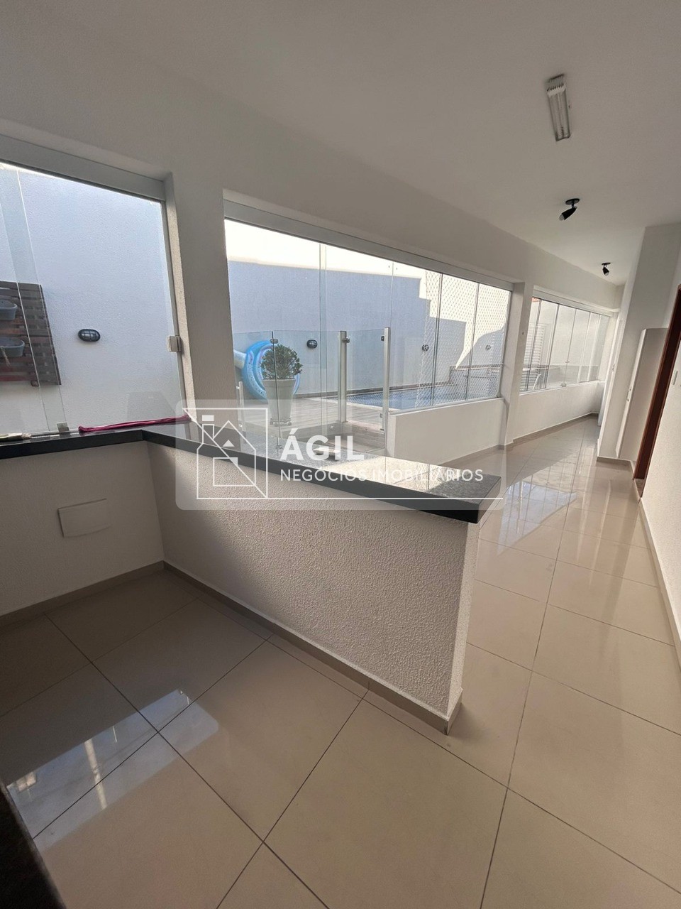 Vendo Casa residencial no Condomínios Crystal Park Jardim em Jacareí -270,00 m² construída -480,00 m² total -03 dormitórios sendo 1 suíte com closet