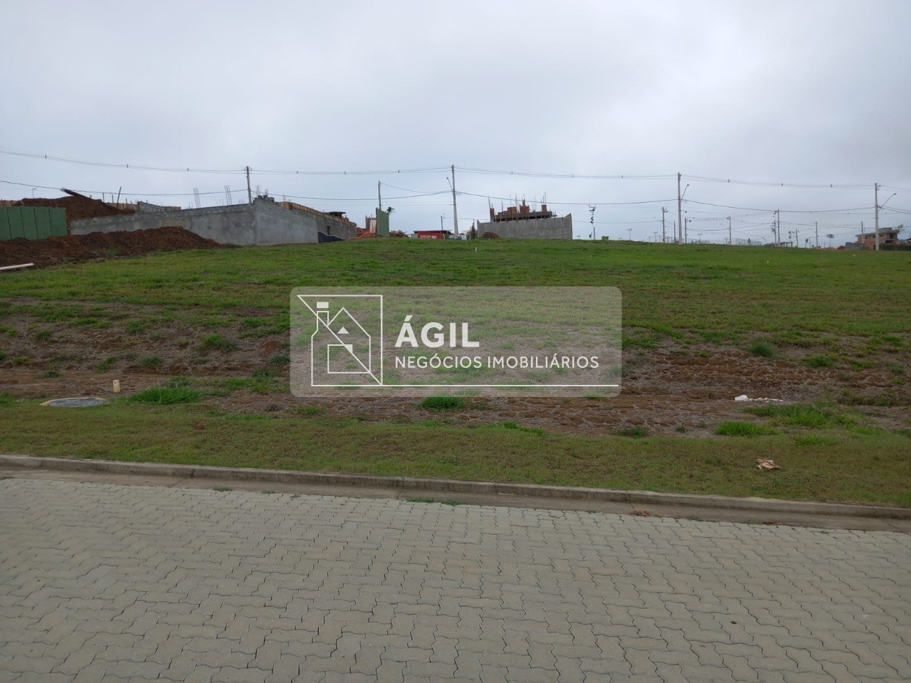 Vendo Terreno em Condomínio Fechado- Residencial Terras Alpha - 330m²- São José dos Campos Seu sonho de viver em meio à natureza! Terreno em condomín