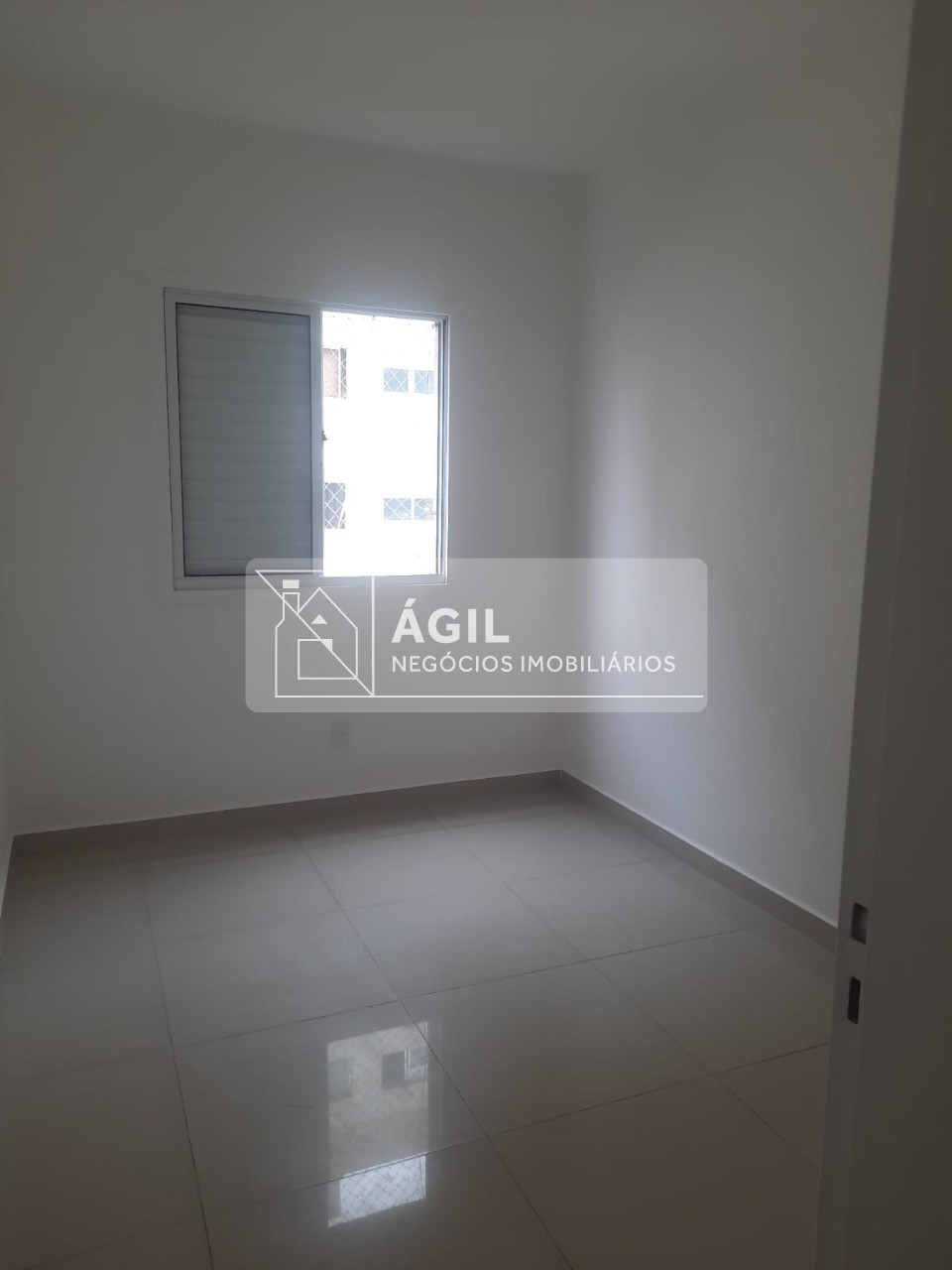 Aluga-se Apartamento no Max Clube no Jardim Ismênia - São José dos Campos