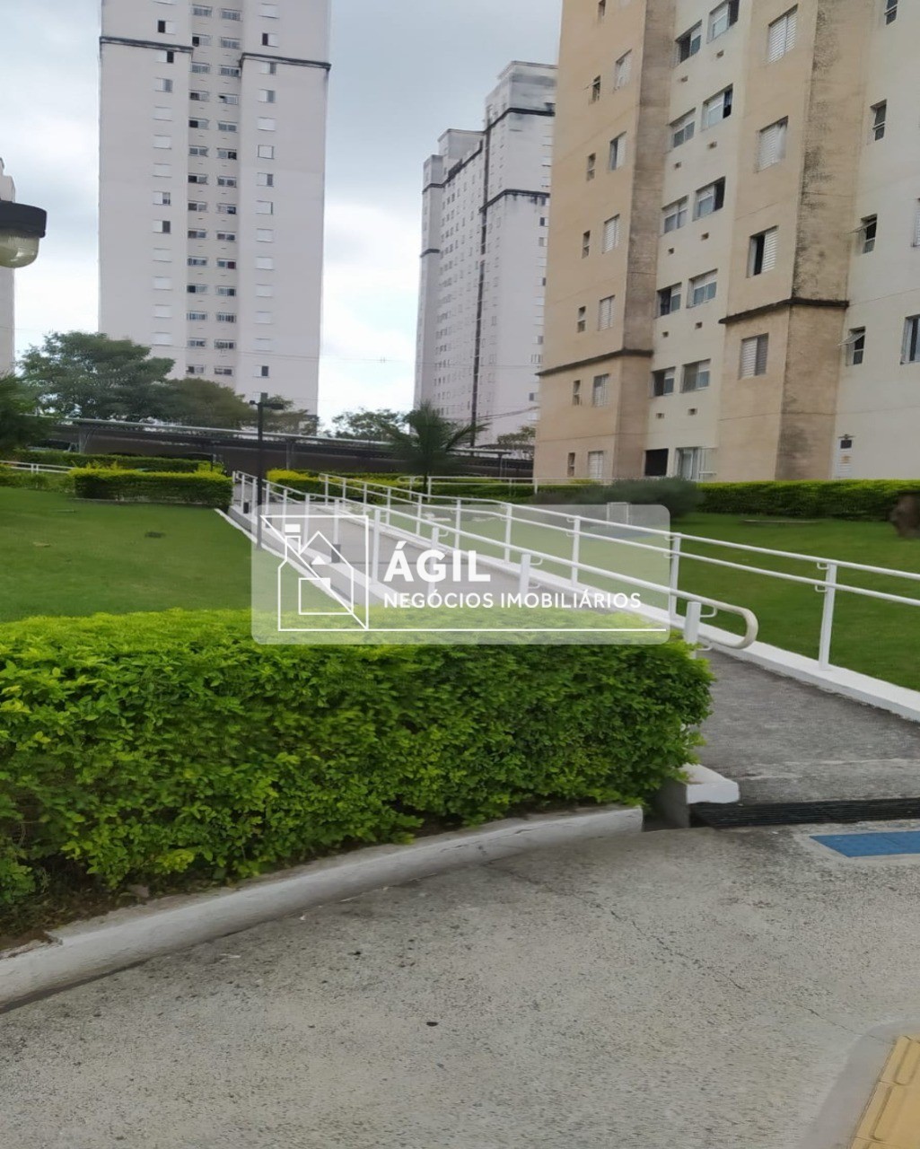 Aluga-se Apartamento no Max Clube no Jardim Ismênia - São José dos Campos