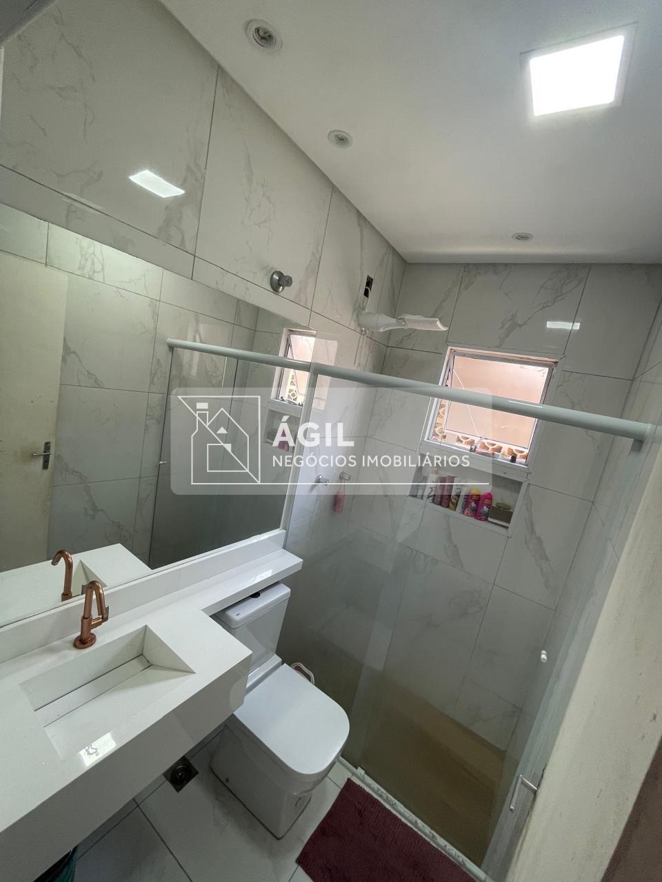 Vendo Casa terreá com 3 dormitórios no Altos de Santana em São José dos Campos Exelente casa, muito bem localizada, em frente a uma ampla área verde