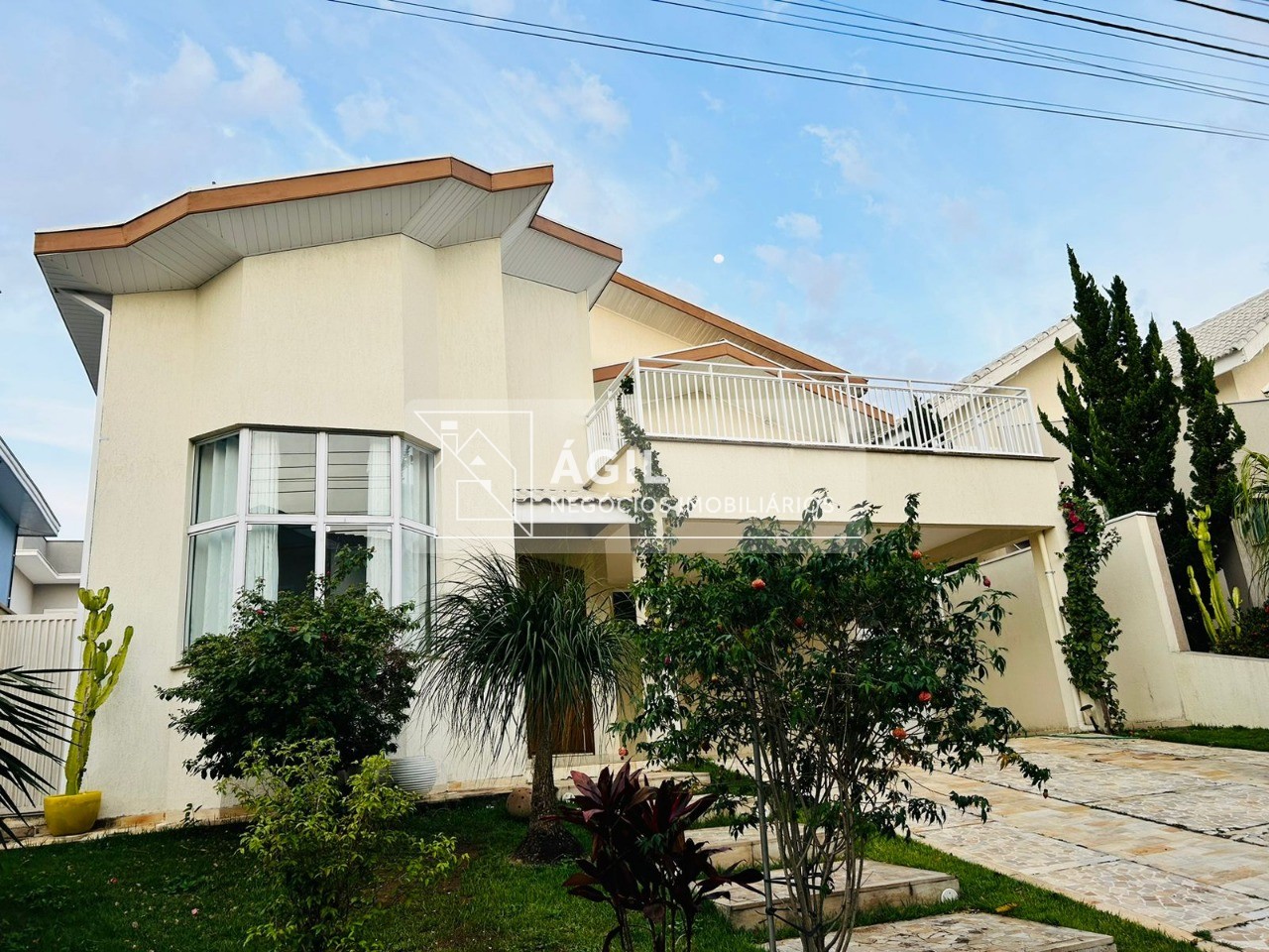 Aluga-se - Casa - 03 Dormitórios - Residencial Villa Branca I - Jacareí