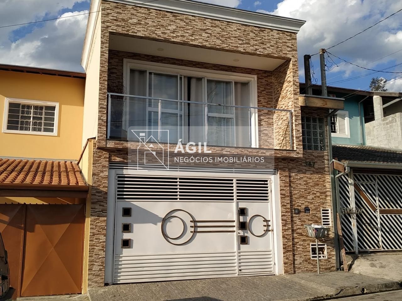 Excelente Casa 2 dormitórios à venda no bairro Jardim Bandeirantes em São Jose dos Campos Localizado na zona sul da cidade, em uma rua tranquila, o b