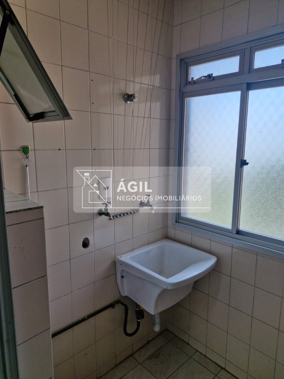 Aluguel - Apartamento - Edifício Inconfidência, Jardim São Dimas em São José dos campos - 70m² - Andar médio - 03 Dormitórios, sendo uma Suíte - 0