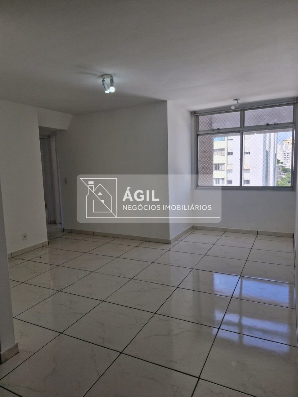 Aluguel - Apartamento - Edifício Inconfidência, Jardim São Dimas em São José dos campos - 70m² - Andar médio - 03 Dormitórios, sendo uma Suíte - 0