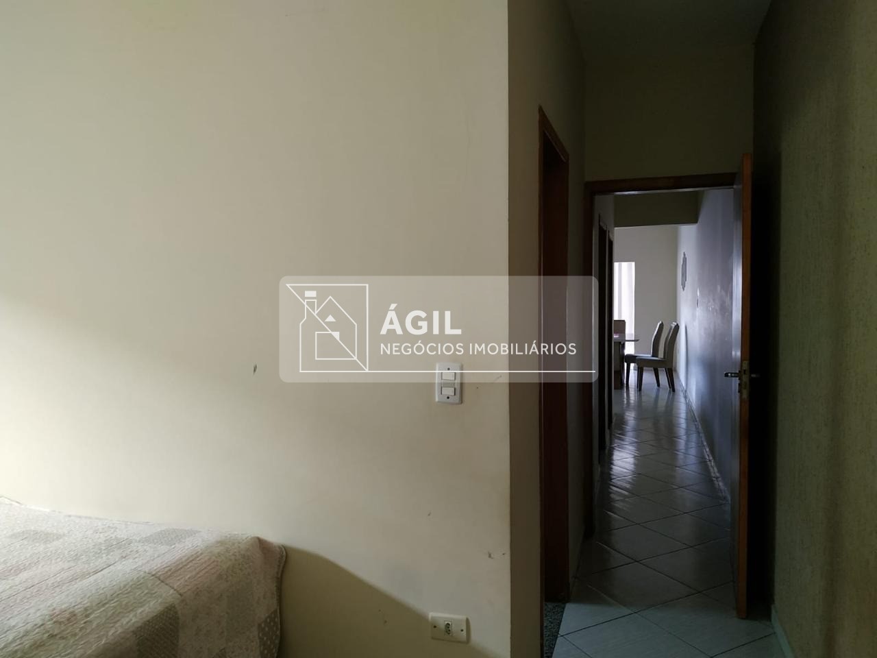 Excelente Casa 2 dormitórios à venda no bairro Jardim Bandeirantes em São Jose dos Campos Localizado na zona sul da cidade, em uma rua tranquila, o b
