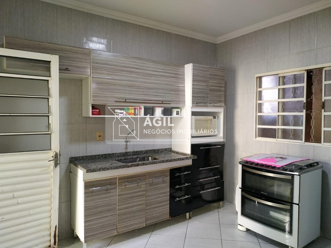 Excelente casa 2 dormitórios à venda no bairro jardim bandei