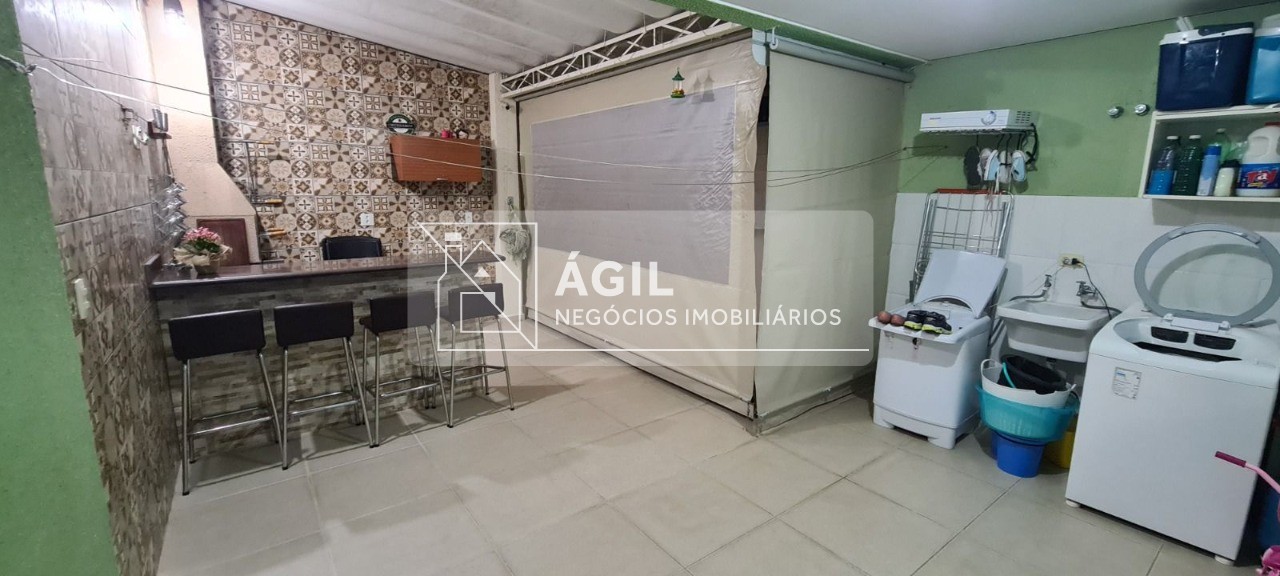 Vendo Sobrado no Vista Linda (ótima localização) Vila Industrial em São Jose dos Campos Aceita permuta de apartamento de menor valor na região próxi
