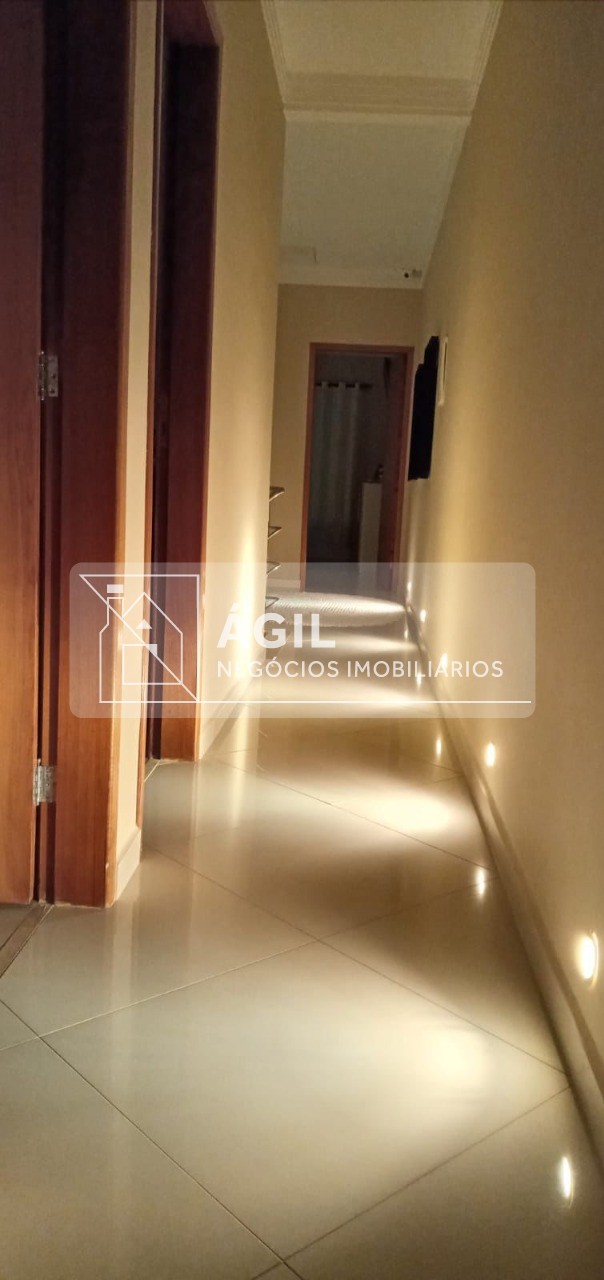 Vendo Sobrado no Vista Linda (ótima localização) Vila Industrial em São Jose dos Campos Aceita permuta de apartamento de menor valor na região próxi