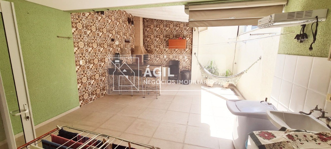 Vendo Sobrado no Vista Linda (ótima localização) Vila Industrial em São Jose dos Campos Aceita permuta de apartamento de menor valor na região próxi