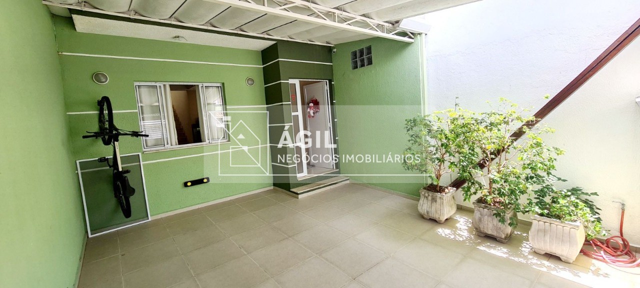 Vendo Sobrado no Vista Linda (ótima localização) Vila Industrial em São Jose dos Campos Aceita permuta de apartamento de menor valor na região próxi