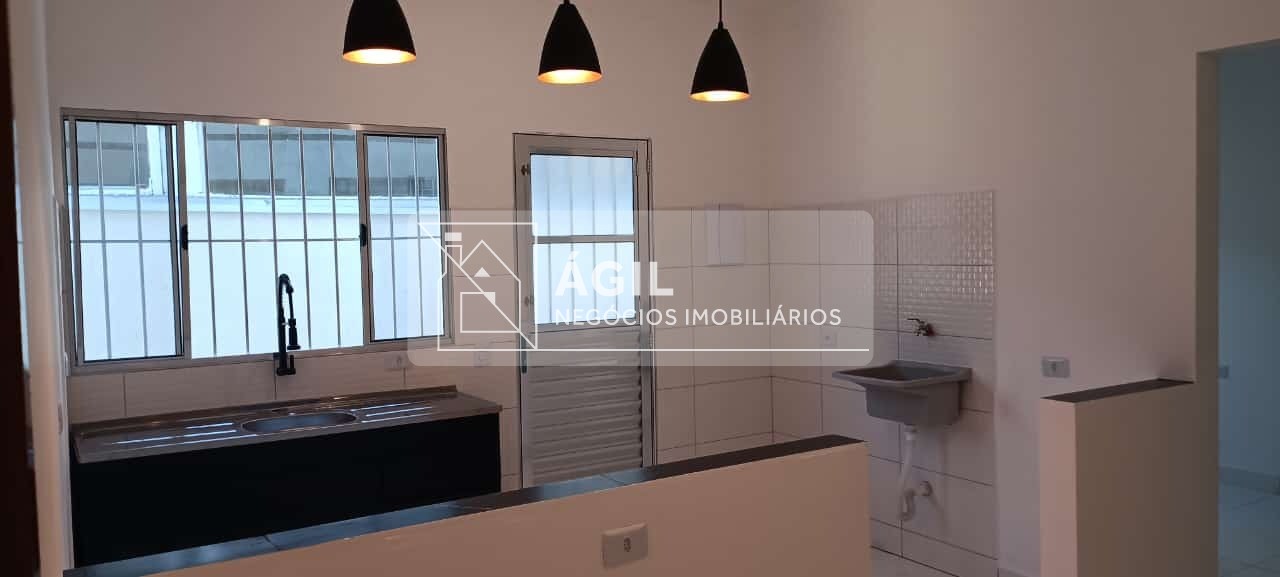 Vendo casa na zona sul, com 2 dormitório em São José dos Campos-SP Área Construída 60m² Área do Terreno 149,5m² Casa com dois quartos, sendo uma sui