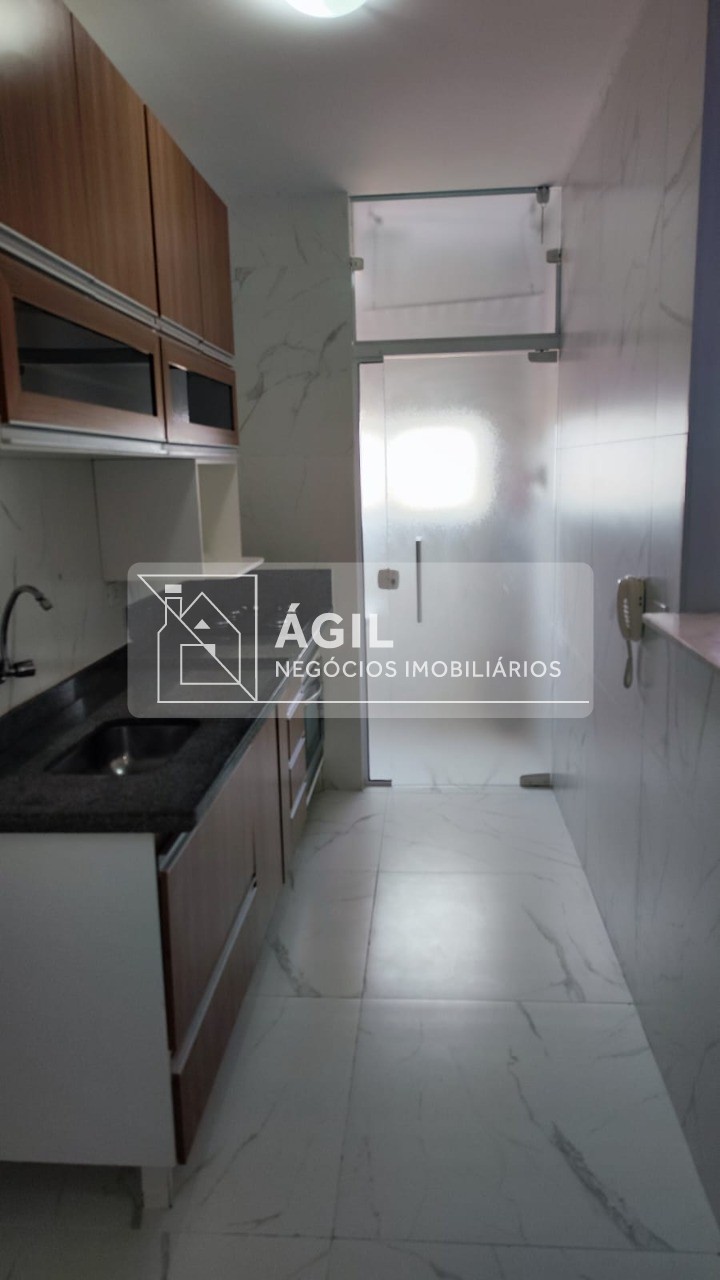 Vendo um apartamento localizado no bairro Bosque dos Ipês, próximo ao Shopping Jd. Oriente São José dos Campos SP. - 50m² - Sacada - 02 Dormitórios