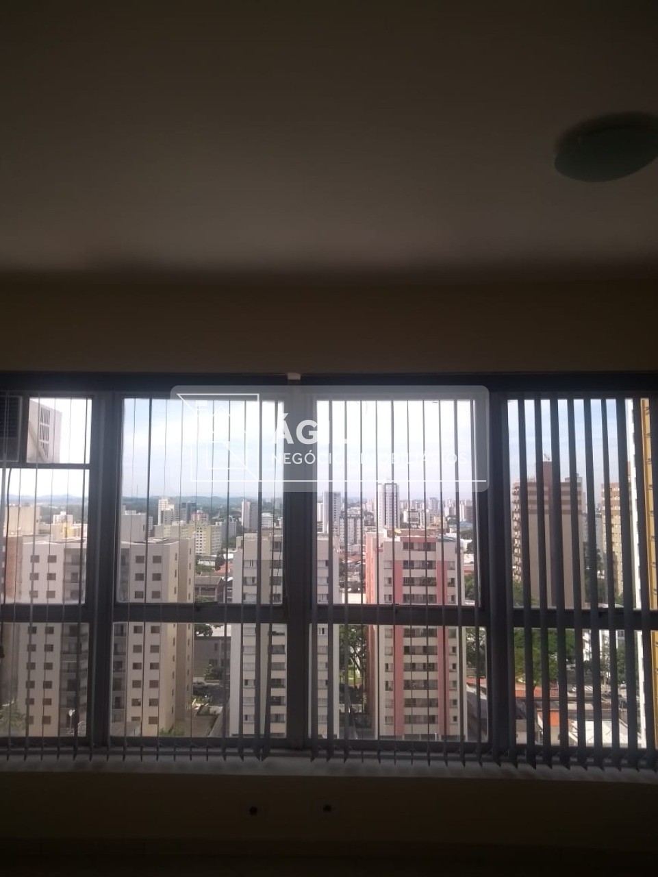 Venda Aceita permuta em uma sala comercial no Edifício San James em São Jose dos Campos-SP A sala comercial fica no Edifício Saint James à avenida d
