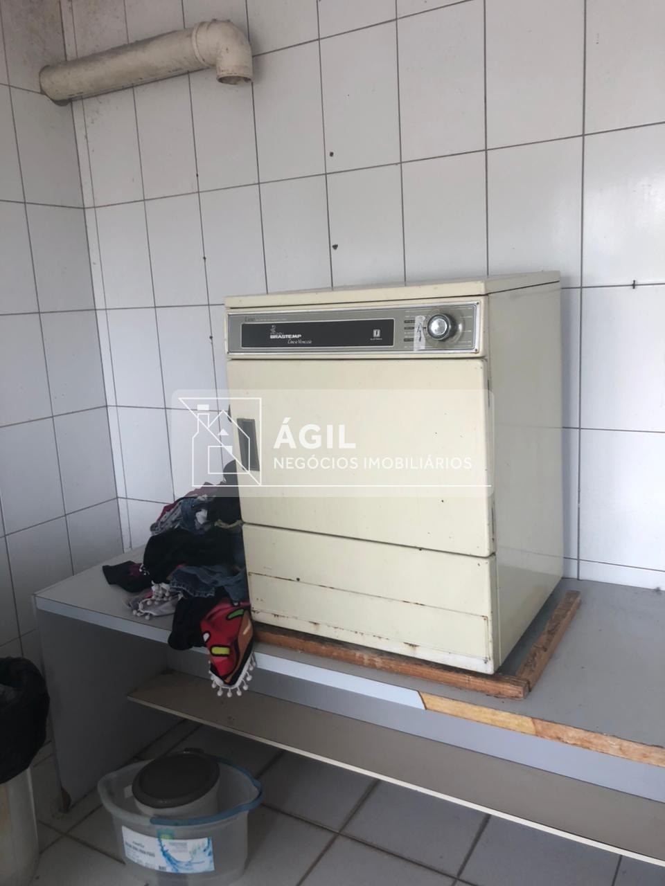 Lindo apartamento de 1 dormitório para alugar no Urbanova - São José dos Campos - SP 1 dormitório mobiliado com cama de casal e armário, c/ventilador