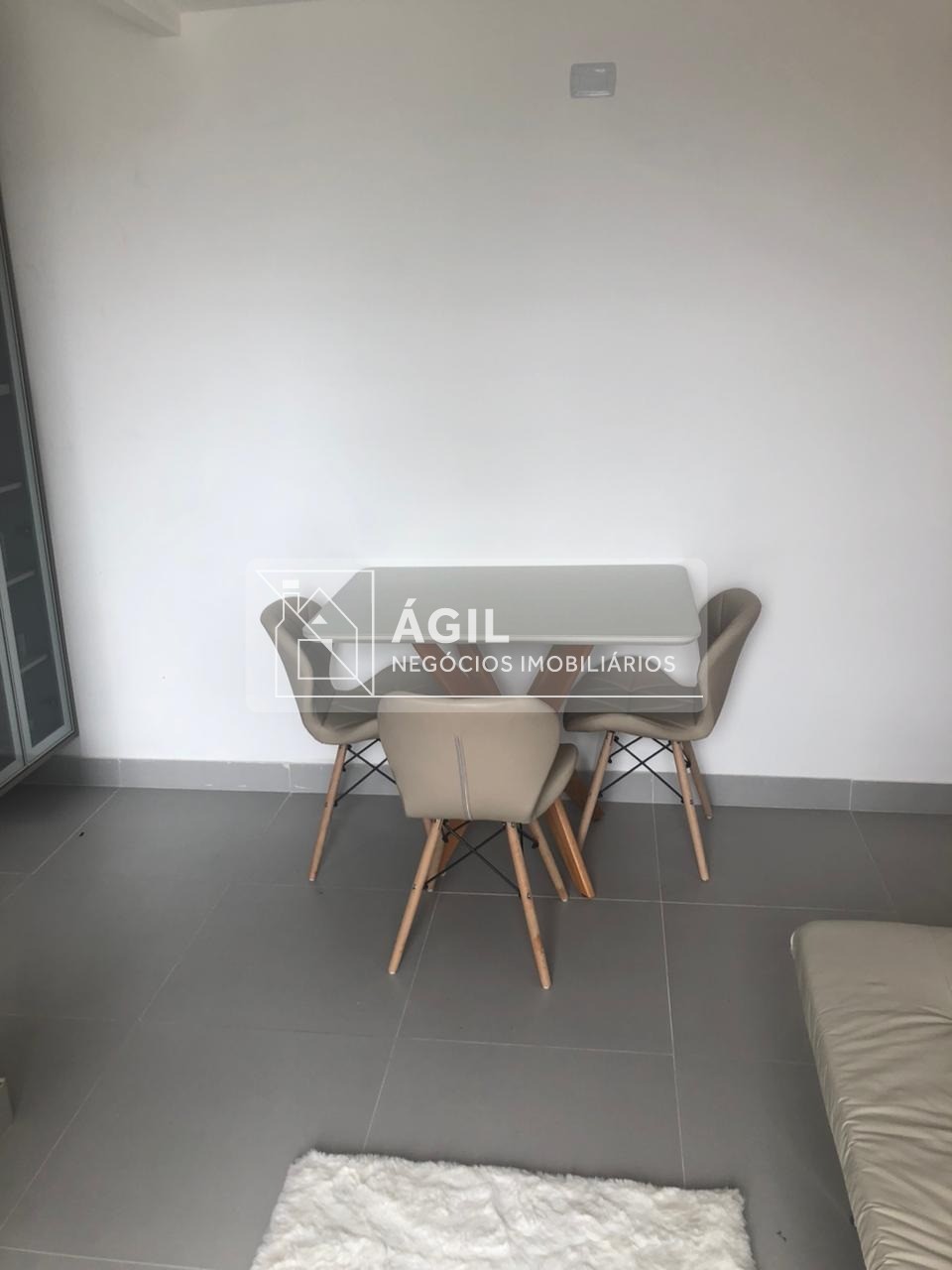 Lindo apartamento de 1 dormitório para alugar no Urbanova - São José dos Campos - SP 1 dormitório mobiliado com cama de casal e armário, c/ventilador